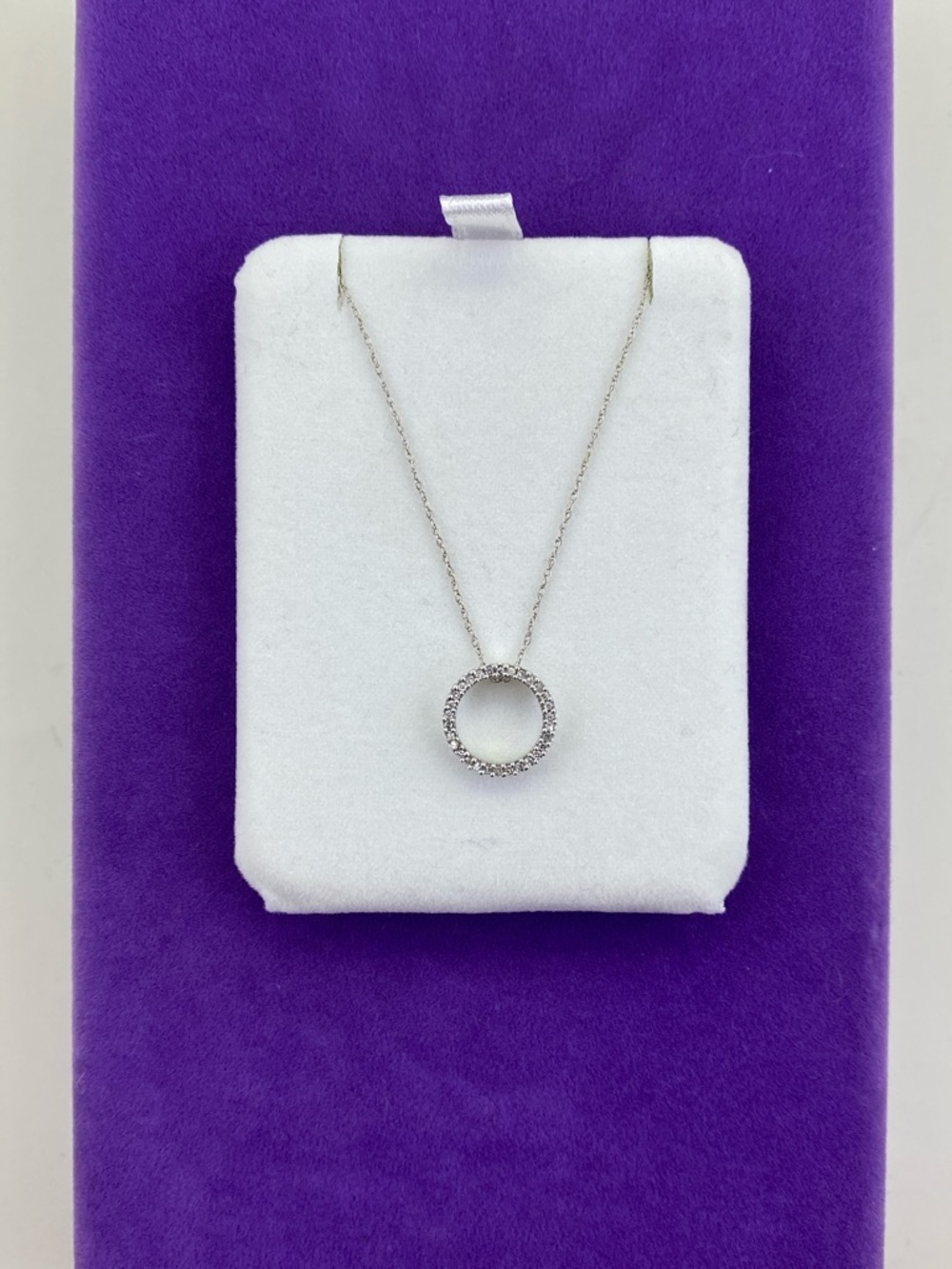 💛 Classic 10k White Gold Circle Pavé Diamond Pendant Necklace